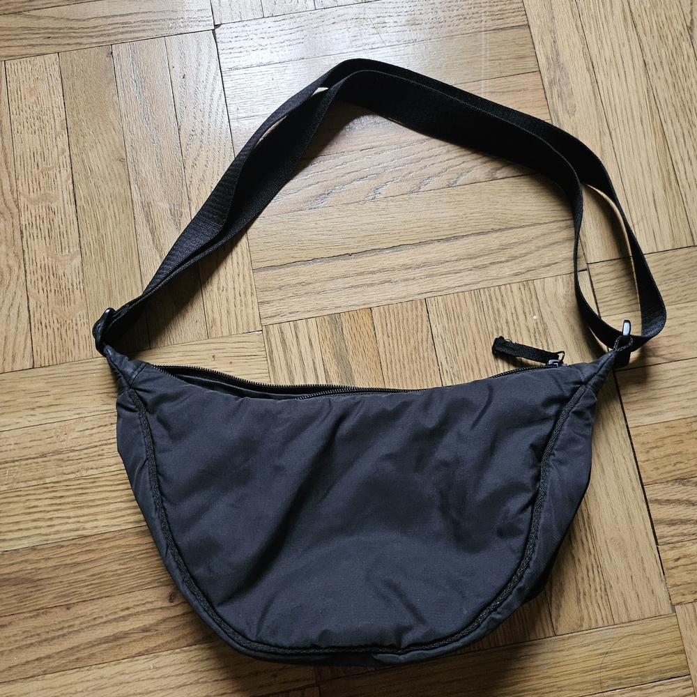 Uniqlo Black Round Mini Shoulder Crossbody Crescent Bag